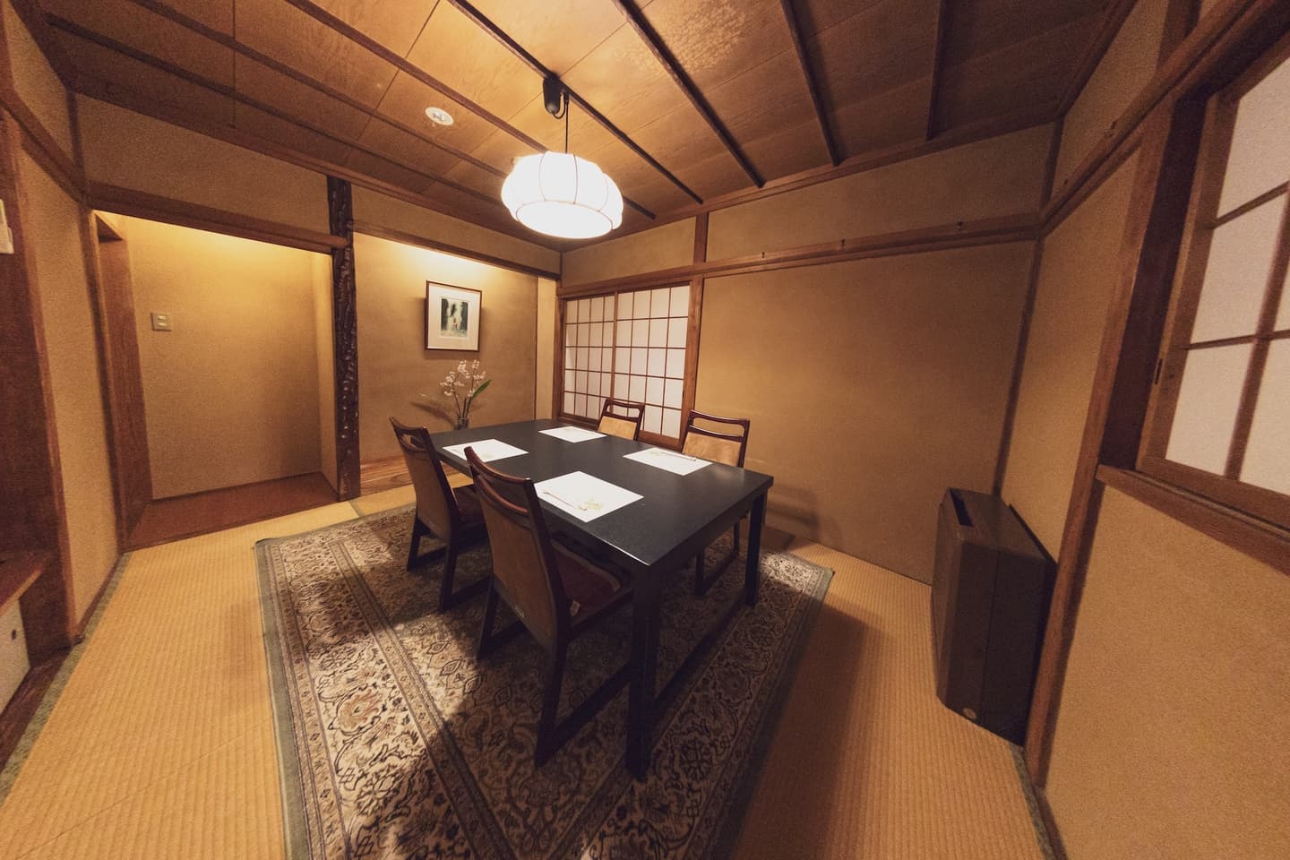 恵比寿亭のテーブル席個室 接待やお祝いに最適な個室